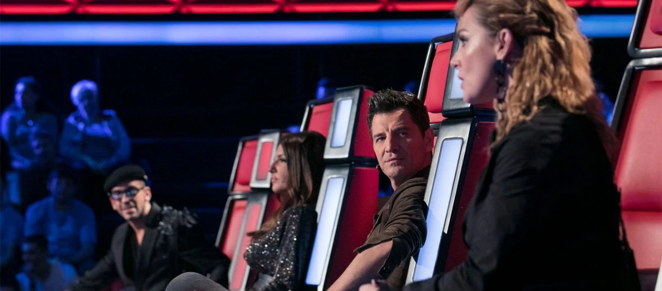 The Voice: Διαγωνιζόμενος δεν μπορούσε να κρατηθεί όρθιος από το άγχος (βίντεο)
